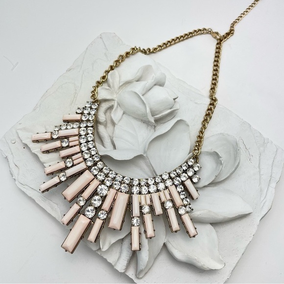 EGYPTIAN Style Light Pink Crystal & Gold Tone Statement Necklace - Picture 4 of 6